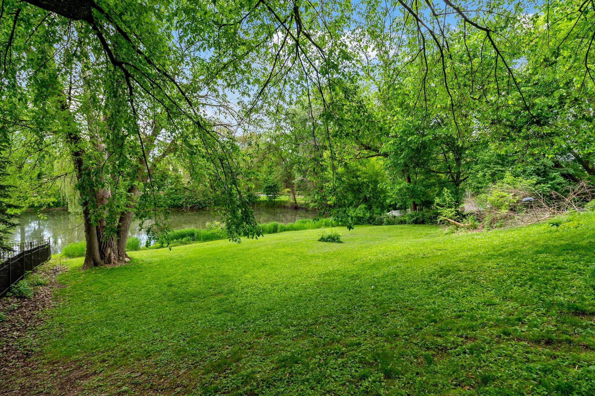 8-web-or-mls-5801 Interlachen Blvd Minneapolis MN_0009.jpg