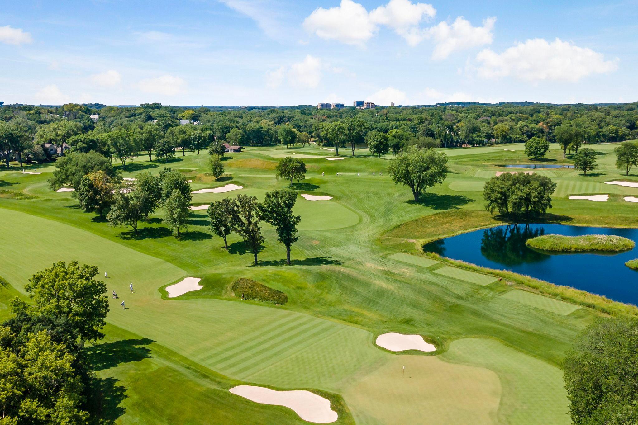 4-web-or-mls-5801 Interlachen Blvd Minneapolis MN_0015.jpg