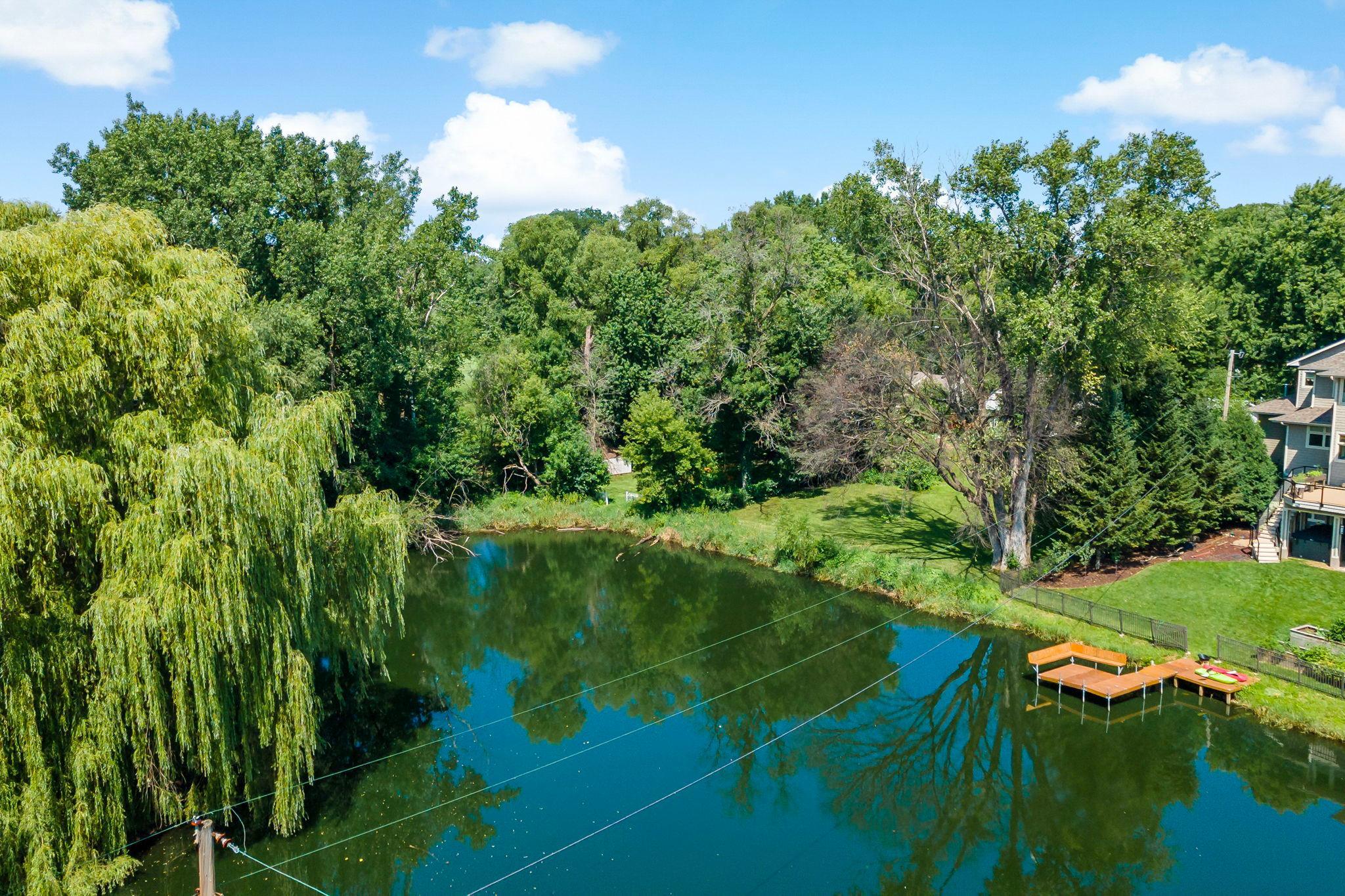 25-web-or-mls-5801 Interlachen Blvd Minneapolis MN_0006.jpg