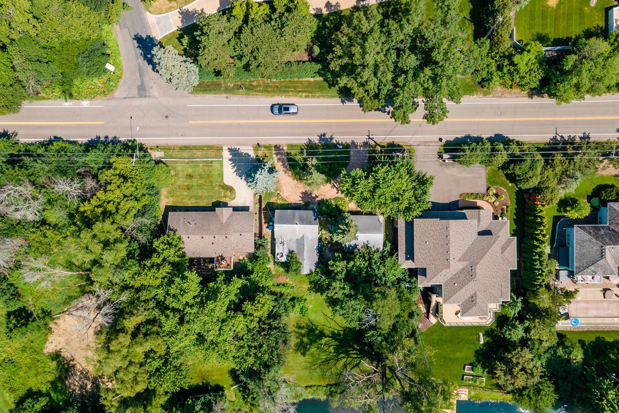 31-web-or-mls-5801 Interlachen Blvd Minneapolis MN_0009.jpg