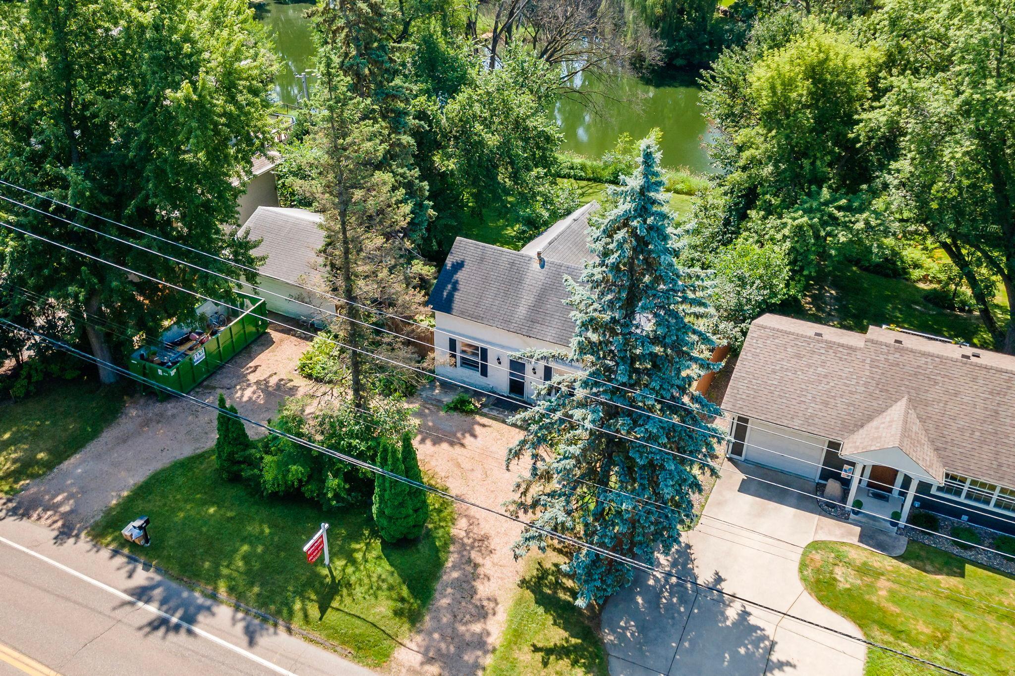 17-web-or-mls-5801 Interlachen Blvd Minneapolis MN_0002.jpg