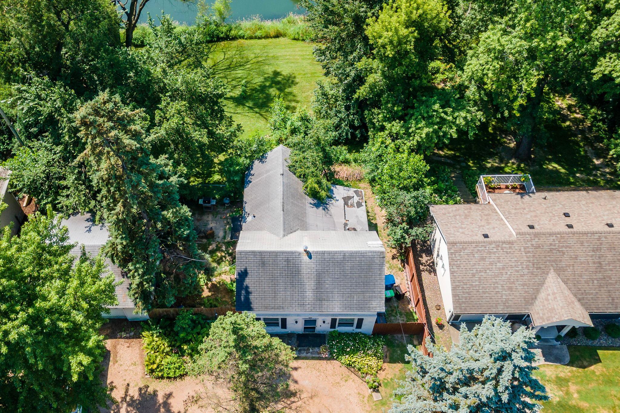 10-web-or-mls-5801 Interlachen Blvd Minneapolis MN_0018.jpg