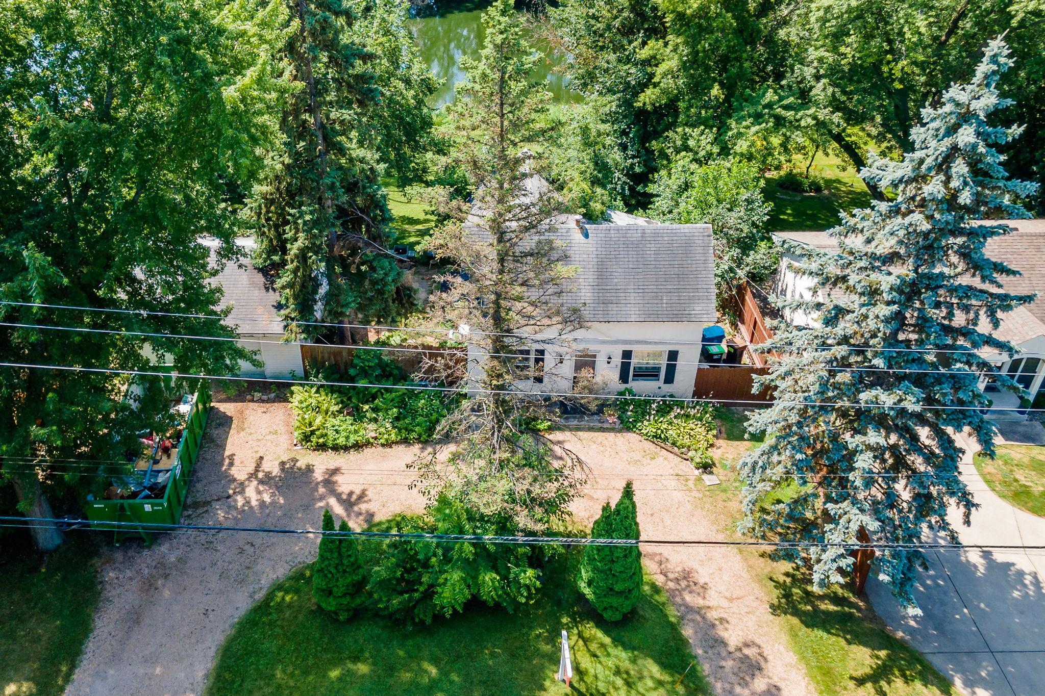 12-web-or-mls-5801 Interlachen Blvd Minneapolis MN_0019.jpg