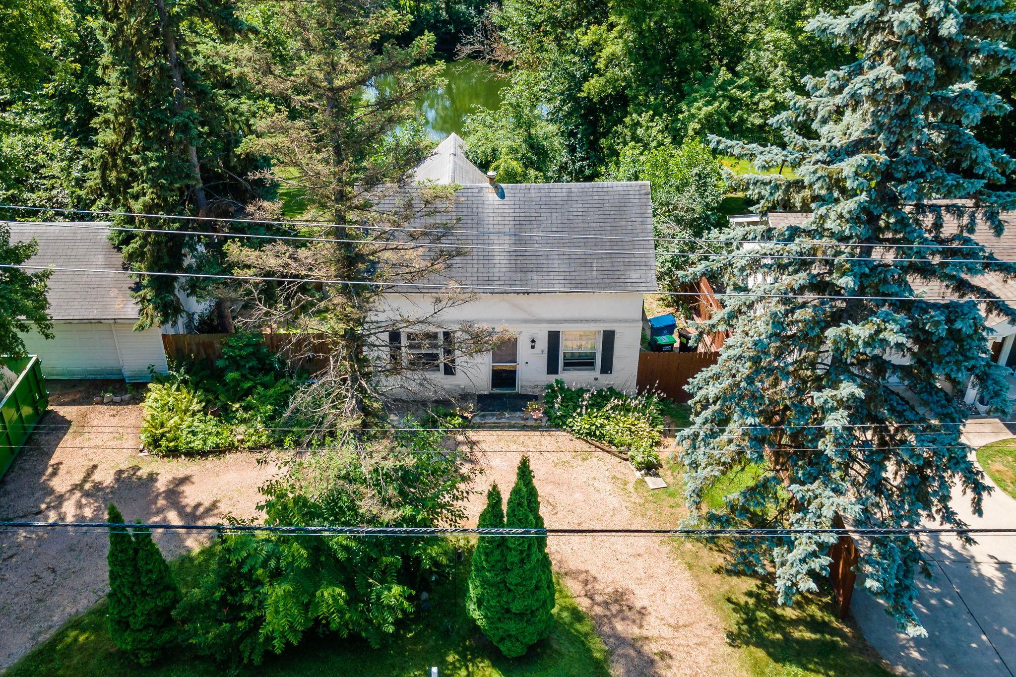 14-web-or-mls-5801 Interlachen Blvd Minneapolis MN_0020.jpg