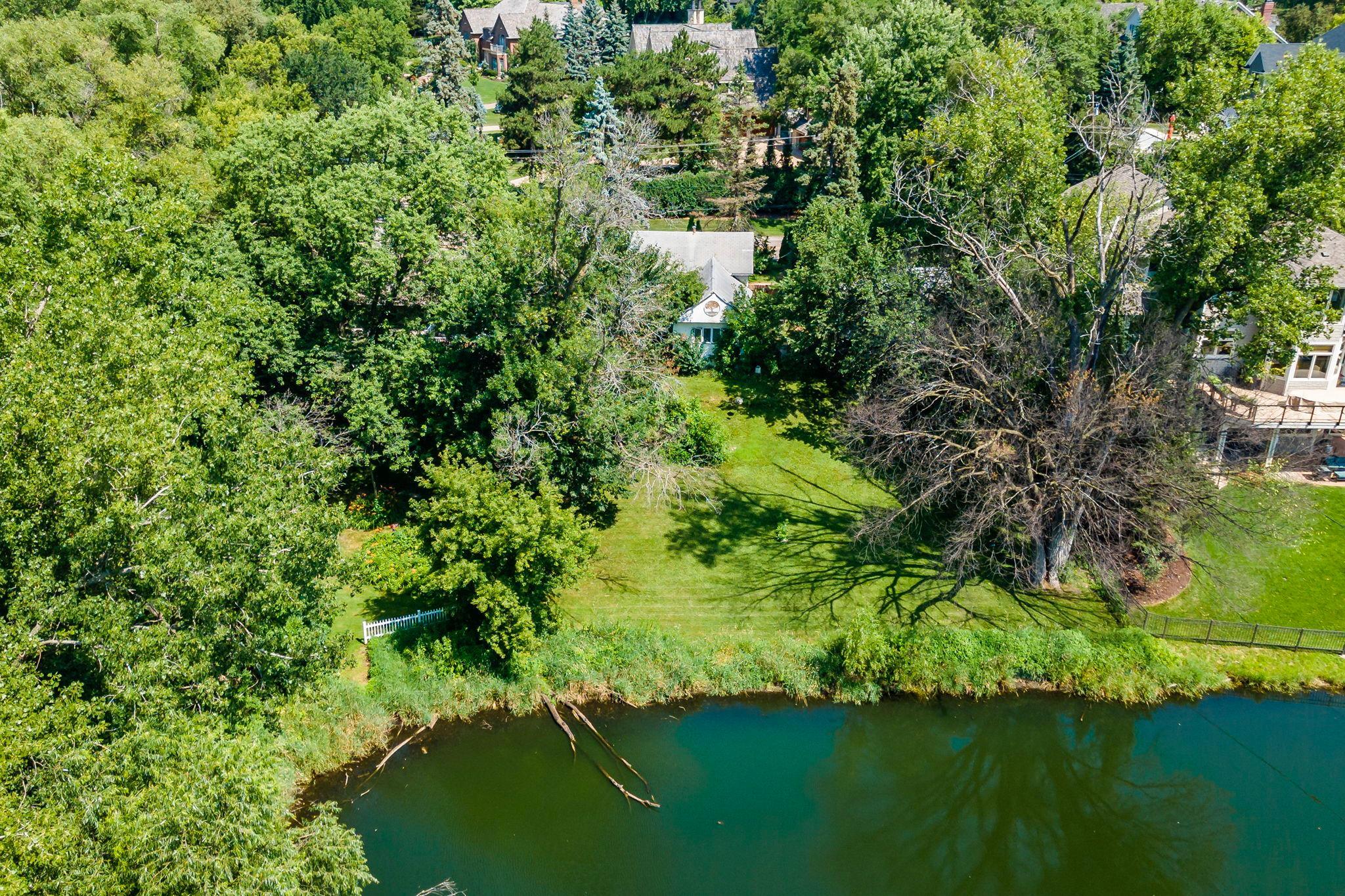 21-web-or-mls-5801 Interlachen Blvd Minneapolis MN_0004.jpg