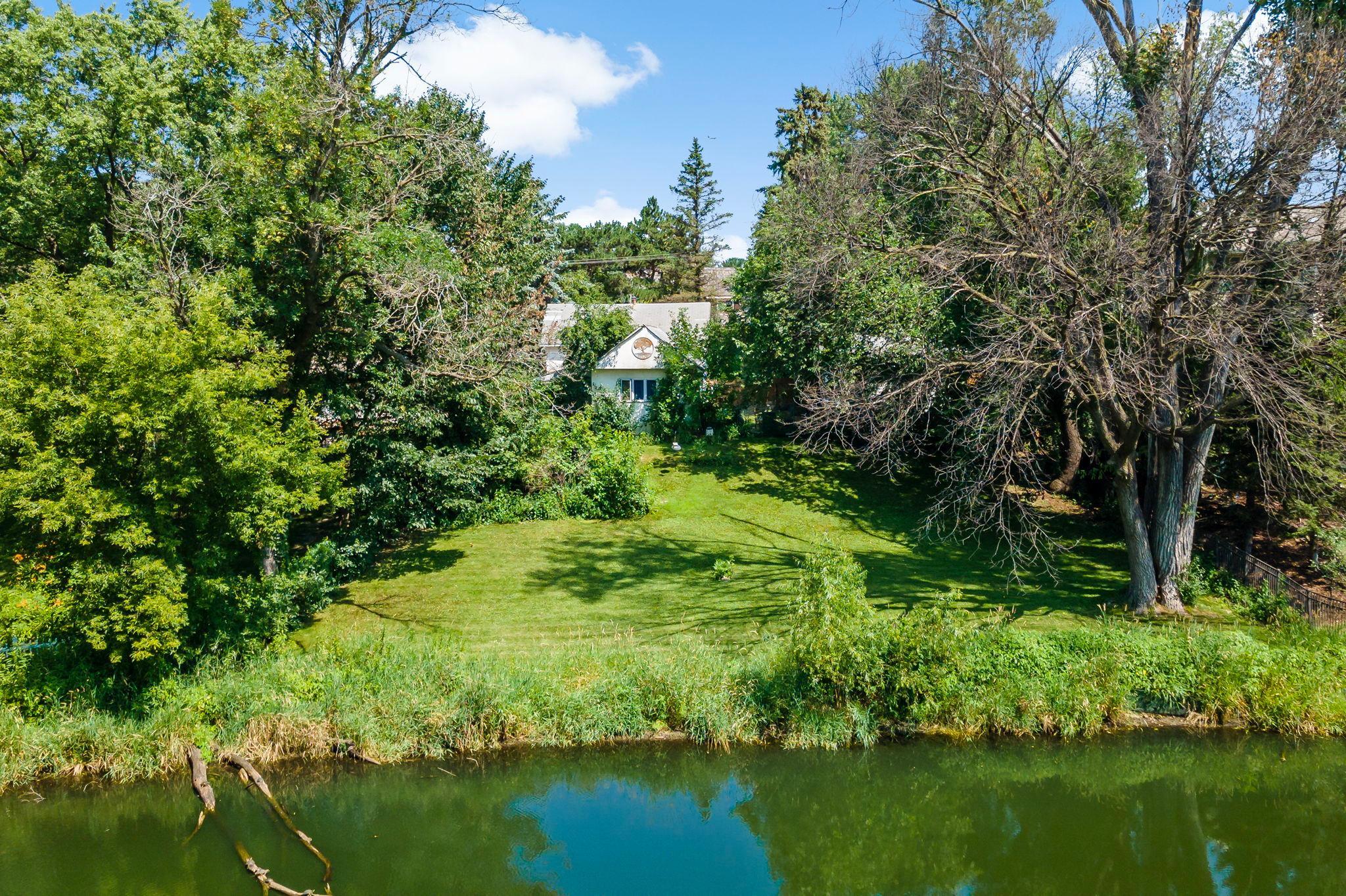 23-web-or-mls-5801 Interlachen Blvd Minneapolis MN_0005.jpg