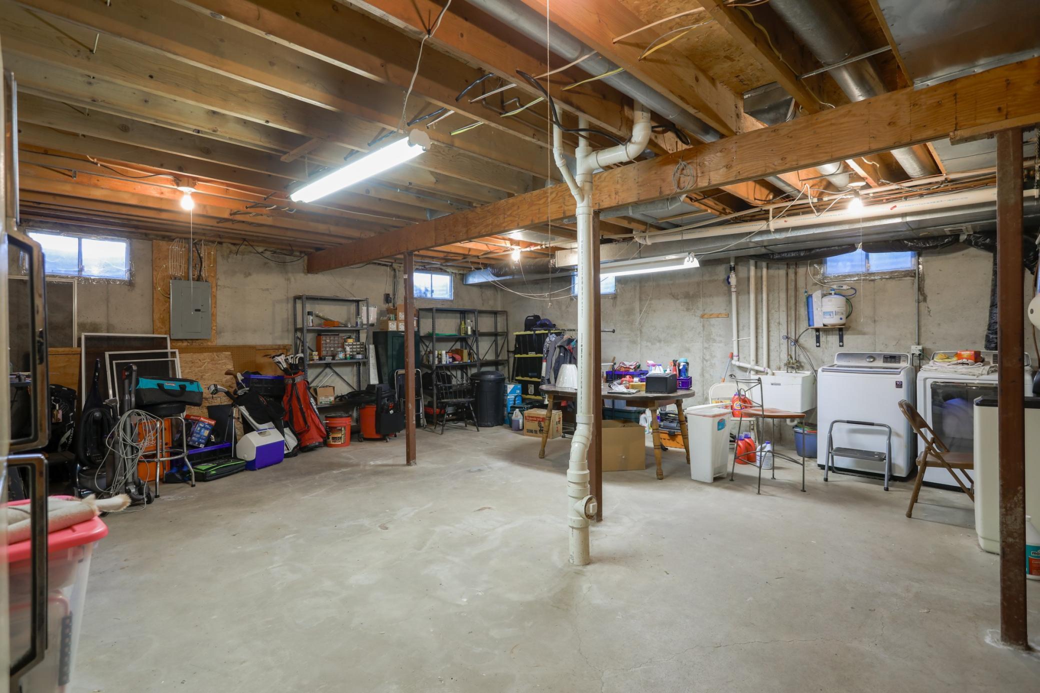 Spacious unfinished lower level w/ laundry,
