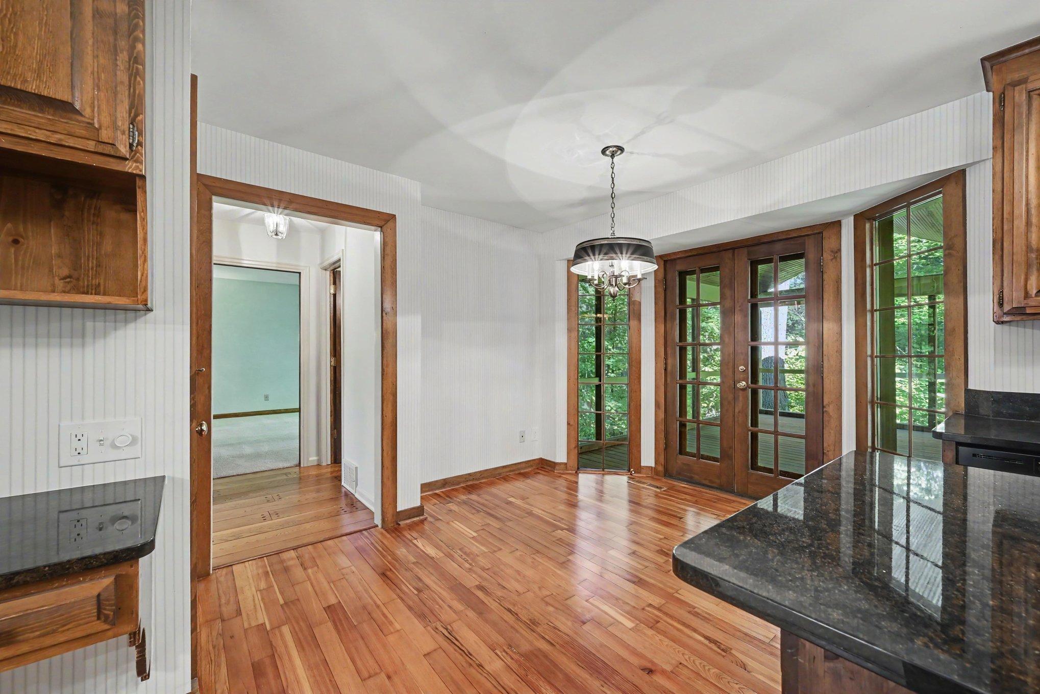 Gorgeous woodwork throughout and a super functional layout. Extra desk space.