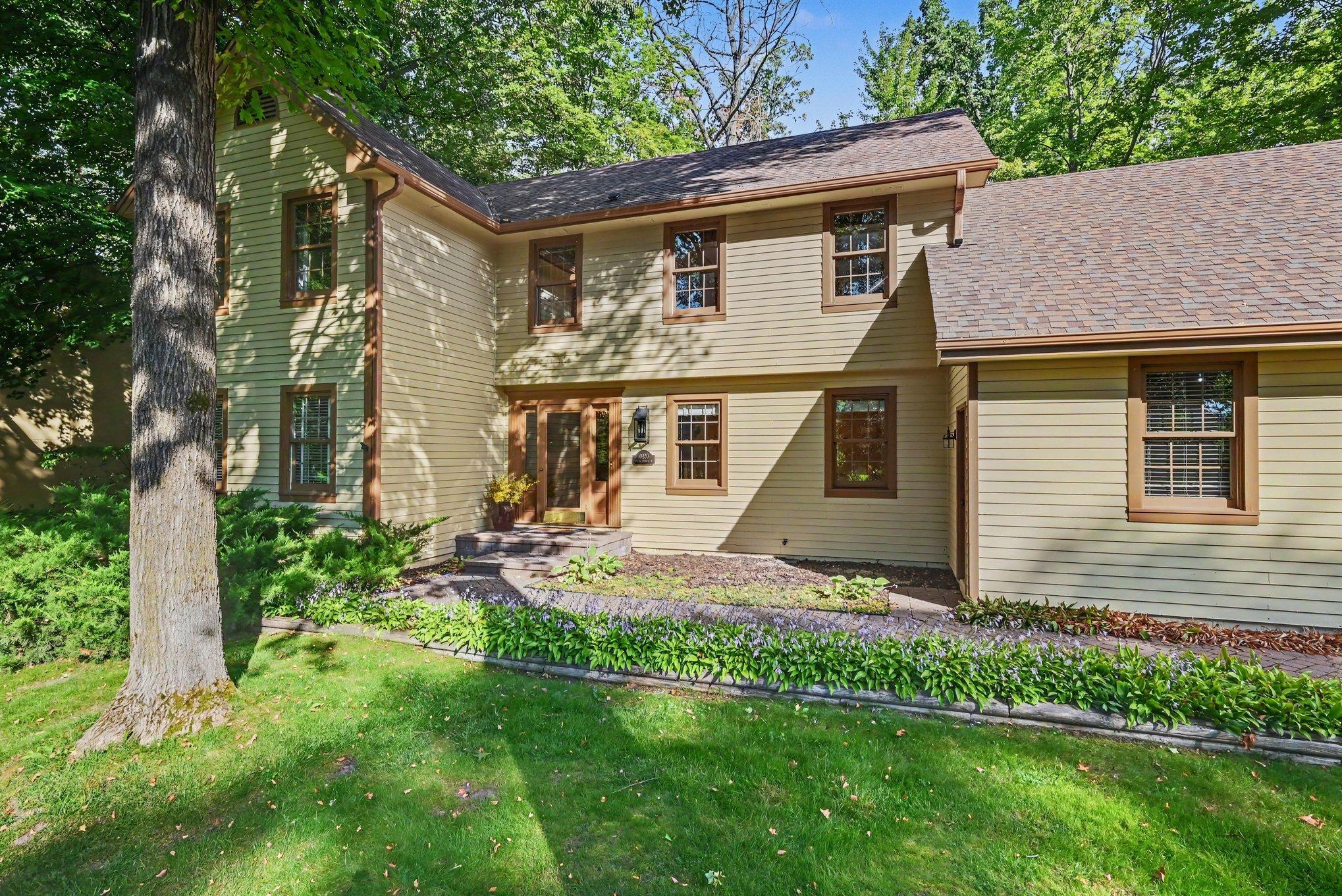 Single owner, Lundgren built home. Well maintained with quality craftsmanship.