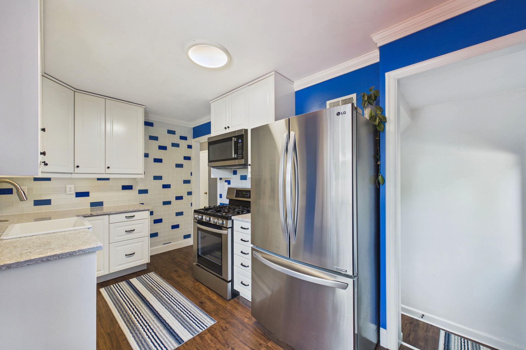 Oversized upper cabinets & stainless steel appliances.