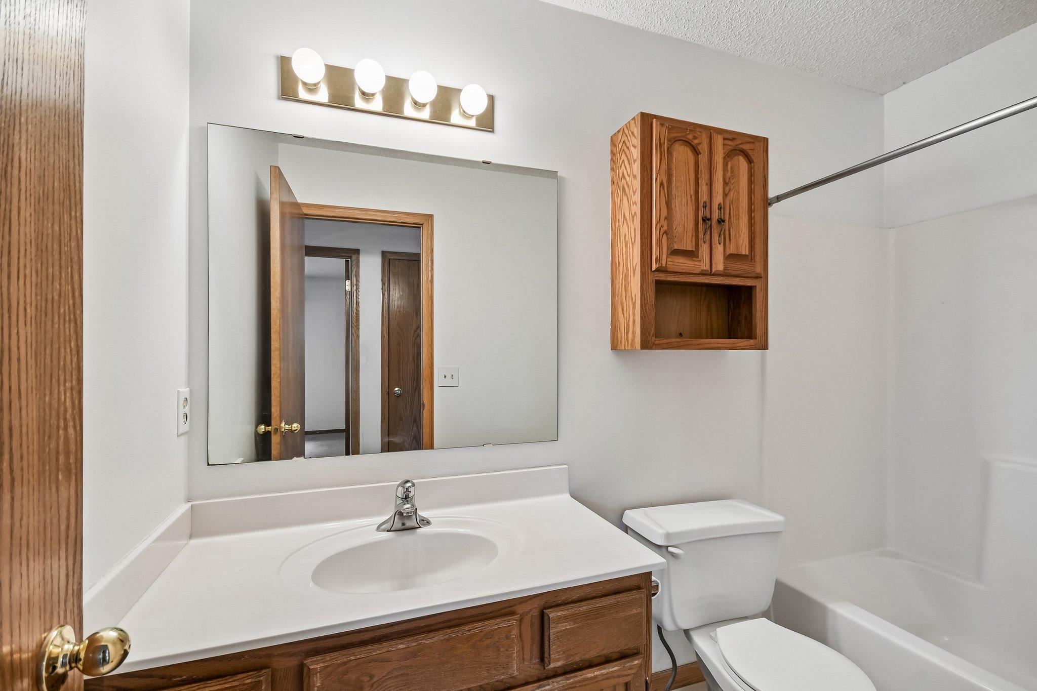 Upstairs full bathroom