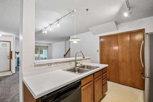 2580 Bedford Court, 16, Mendota Heights, MN 55120