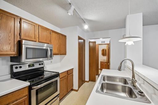2580 Bedford Court, 16, Mendota Heights, MN 55120