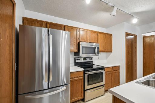 2580 Bedford Court, 16, Mendota Heights, MN 55120