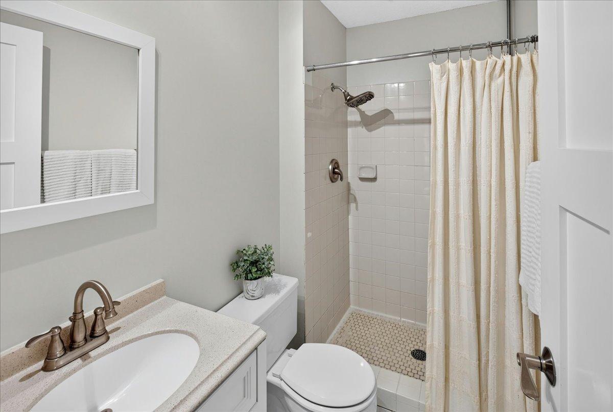 31-Owner's Bathroom.jpg