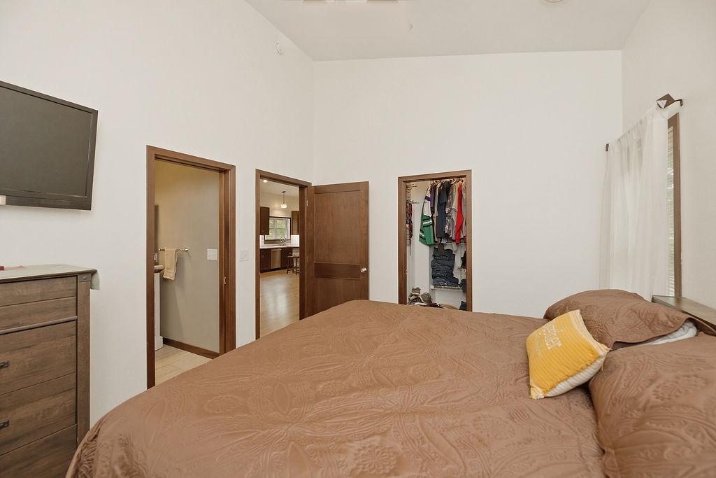 Primary offers walk-in closet & private bathroom