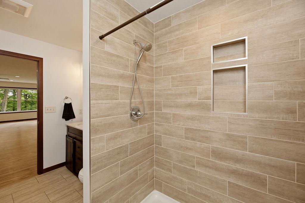 3/4 Bath w/ tile-surround walk-in shower