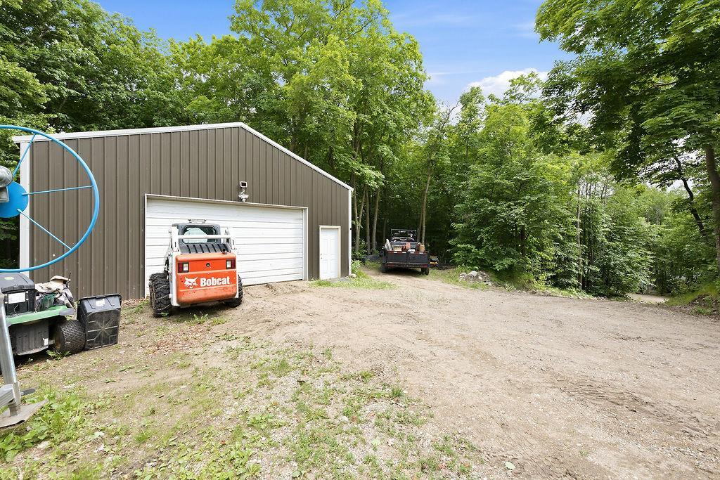 30 x 40 outbuilding w/ gravel floors & 220 electric