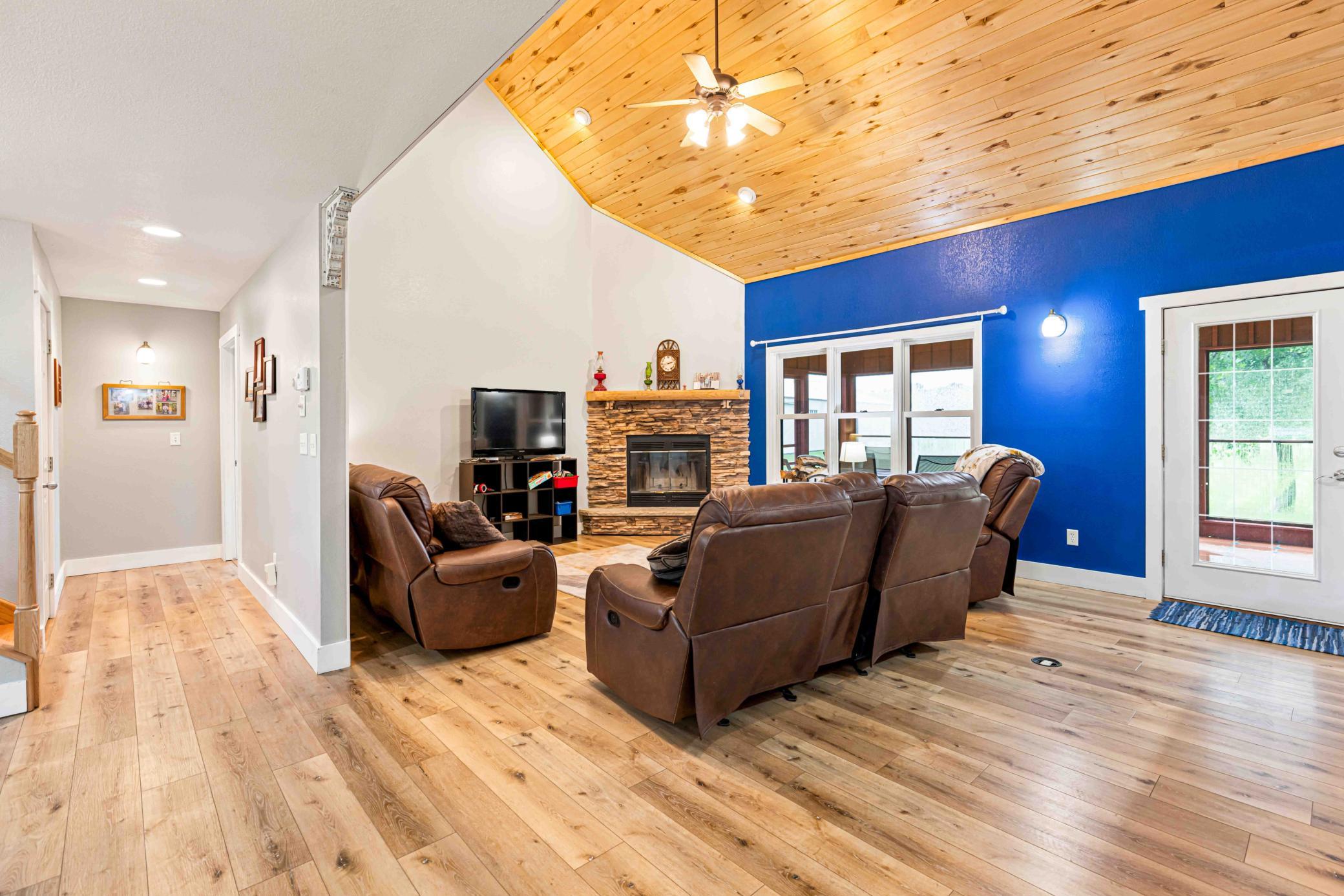 25131 Franklin Road Pelican Rapids-18.jpg