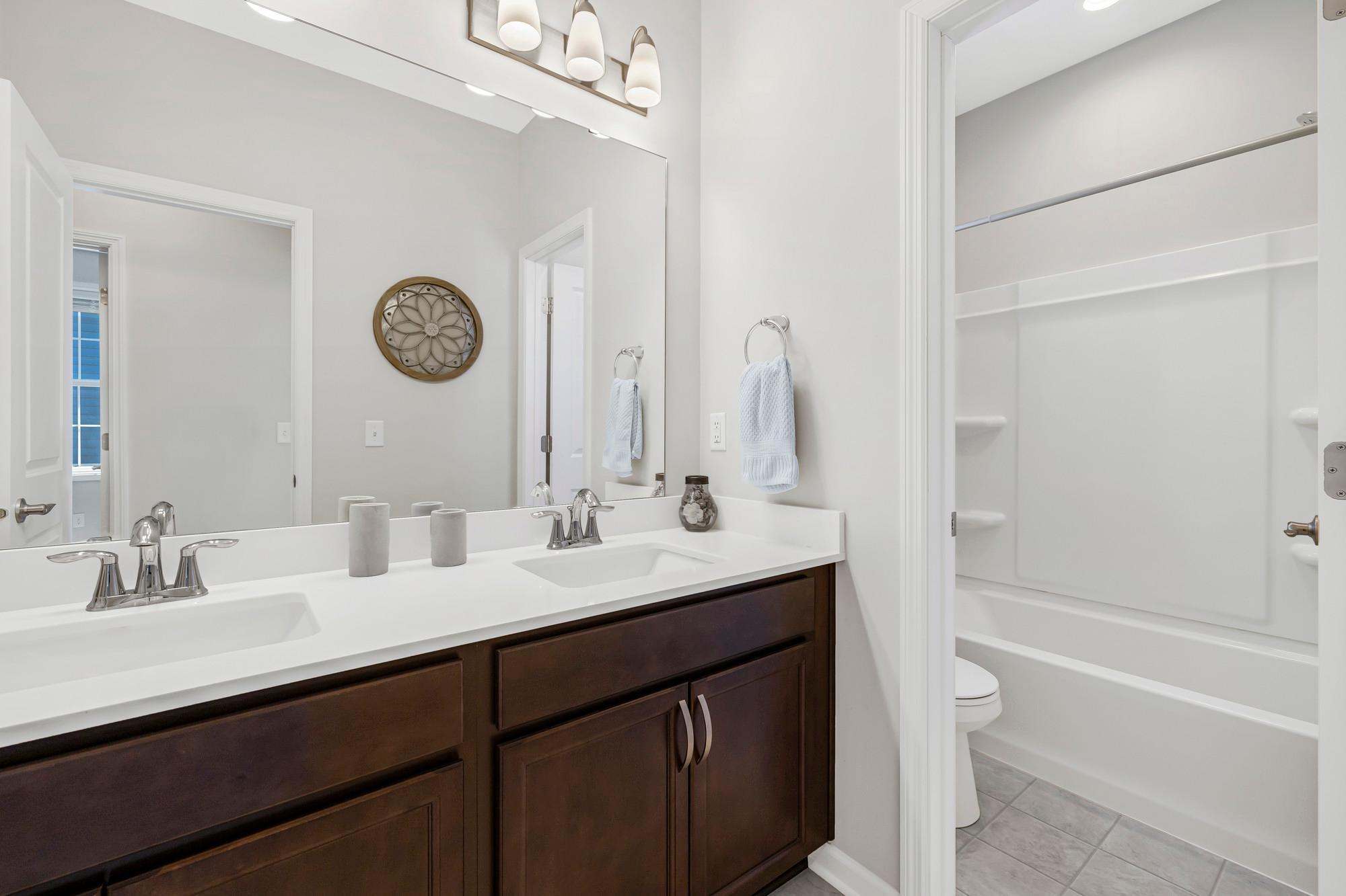 Upper-level full bath
