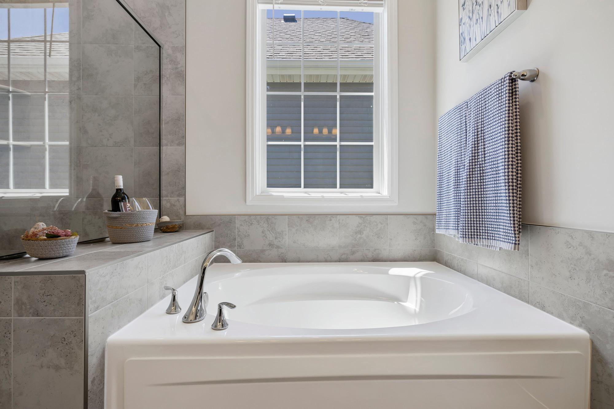Soaking tub