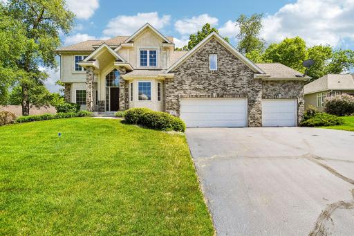Photo for 8813 Woodhill Drive, Savage, MN 55378 - listing #7093152 8813 Woodhill Drive, Savage, MN 55378