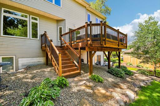 12-web-or-mls-Woodhill Dr-S2705-012.jpg