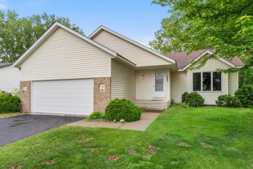 1242 Myrtle St N Maplewood on a quiet dead end cul-de-sac