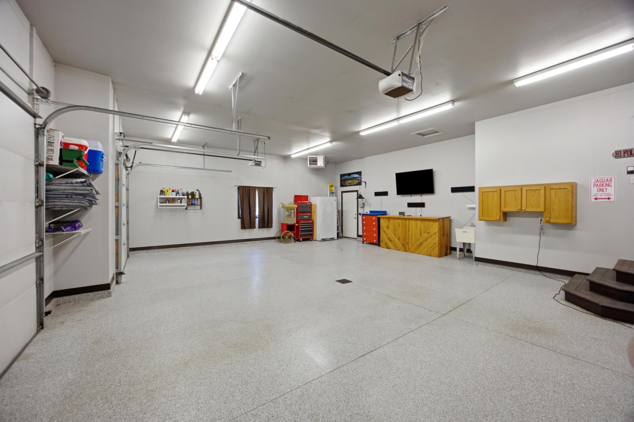 3-Stall Garage