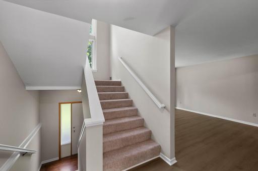 304 Pondridge Circle, Wayzata, MN 55391