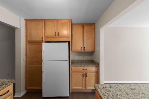 304 Pondridge Circle, Wayzata, MN 55391