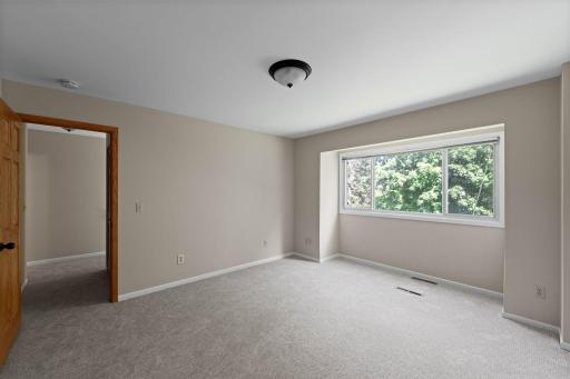 304 Pondridge Circle, Wayzata, MN 55391