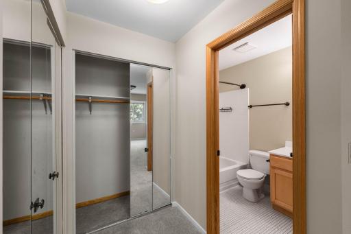 304 Pondridge Circle, Wayzata, MN 55391