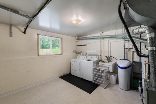 304 Pondridge Circle, Wayzata, MN 55391