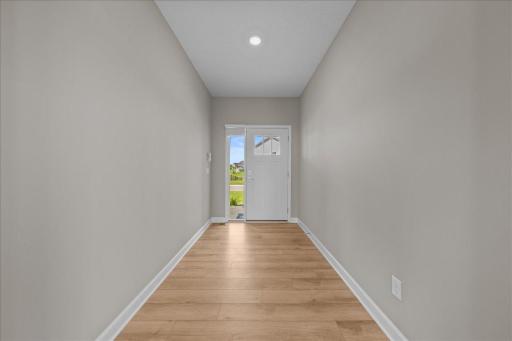 819 Spancil Hill View, Saint Paul, MN 55129