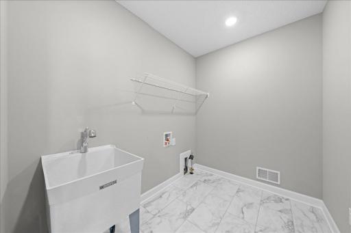 819 Spancil Hill View, Saint Paul, MN 55129