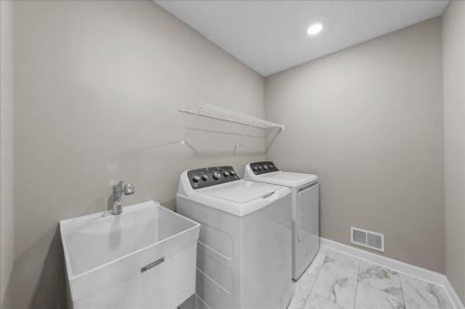 819 Spancil Hill View, Saint Paul, MN 55129