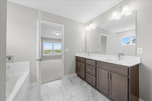 819 Spancil Hill View, Saint Paul, MN 55129