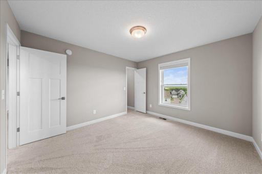 819 Spancil Hill View, Saint Paul, MN 55129