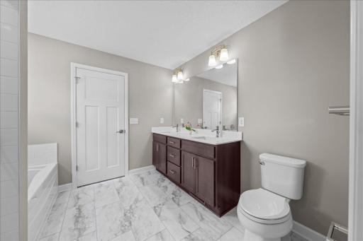 819 Spancil Hill View, Saint Paul, MN 55129