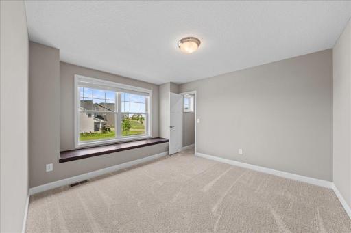 819 Spancil Hill View, Saint Paul, MN 55129