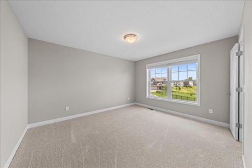 819 Spancil Hill View, Saint Paul, MN 55129