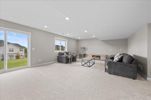819 Spancil Hill View, Saint Paul, MN 55129