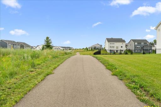 819 Spancil Hill View, Saint Paul, MN 55129