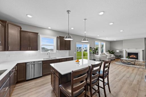 819 Spancil Hill View, Saint Paul, MN 55129