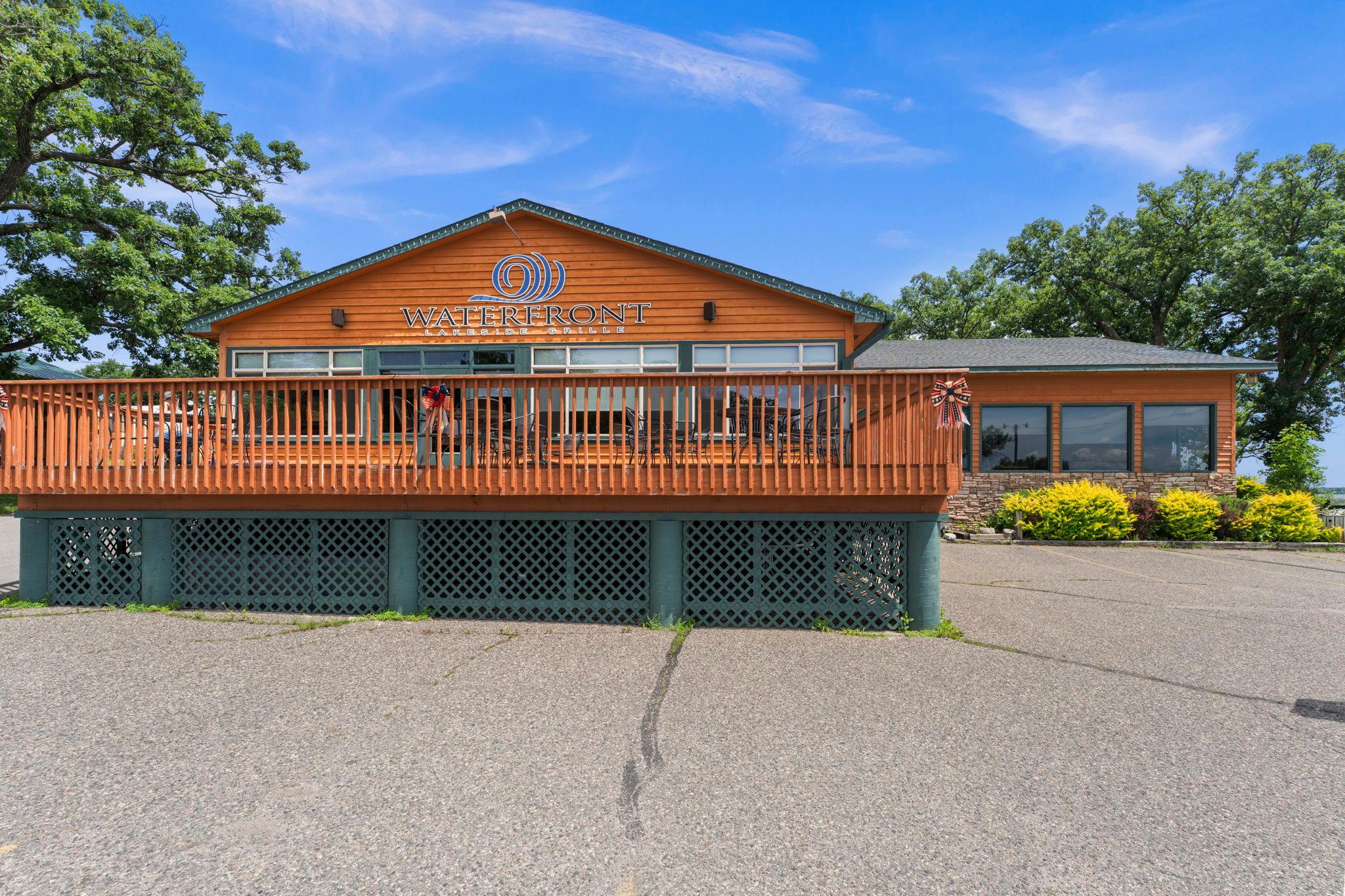 Waterfront Bar & Grill offers food & beverages