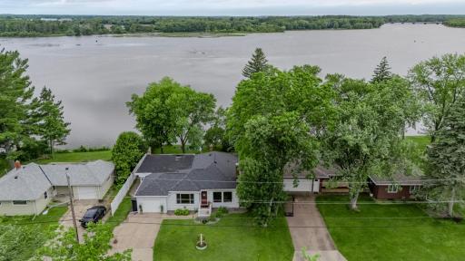 33-Welcoming curb appeal and low maintenance river living!.jpg