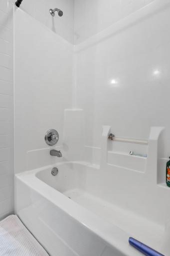503 Chalupsky Avenue NE, New Prague, MN 56071
