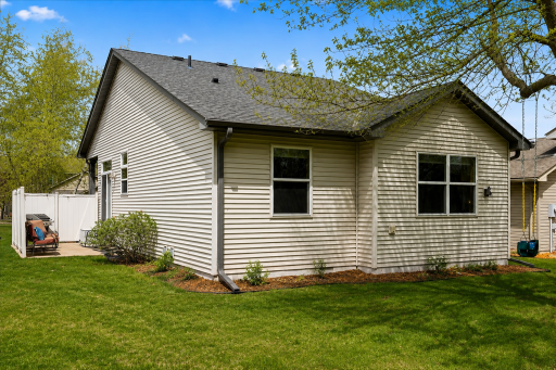 828 Winsome Way NW, Isanti, MN 55040