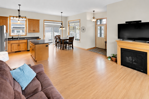828 Winsome Way NW, Isanti, MN 55040
